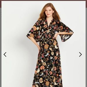 Jessica Simpson Maternity Floral Dress in a Large.